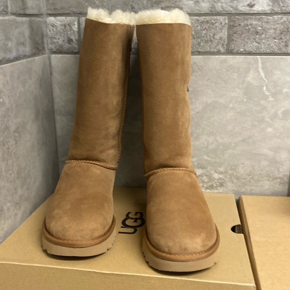 UGG BAILEY BOW TALL - Picture 2 of 5